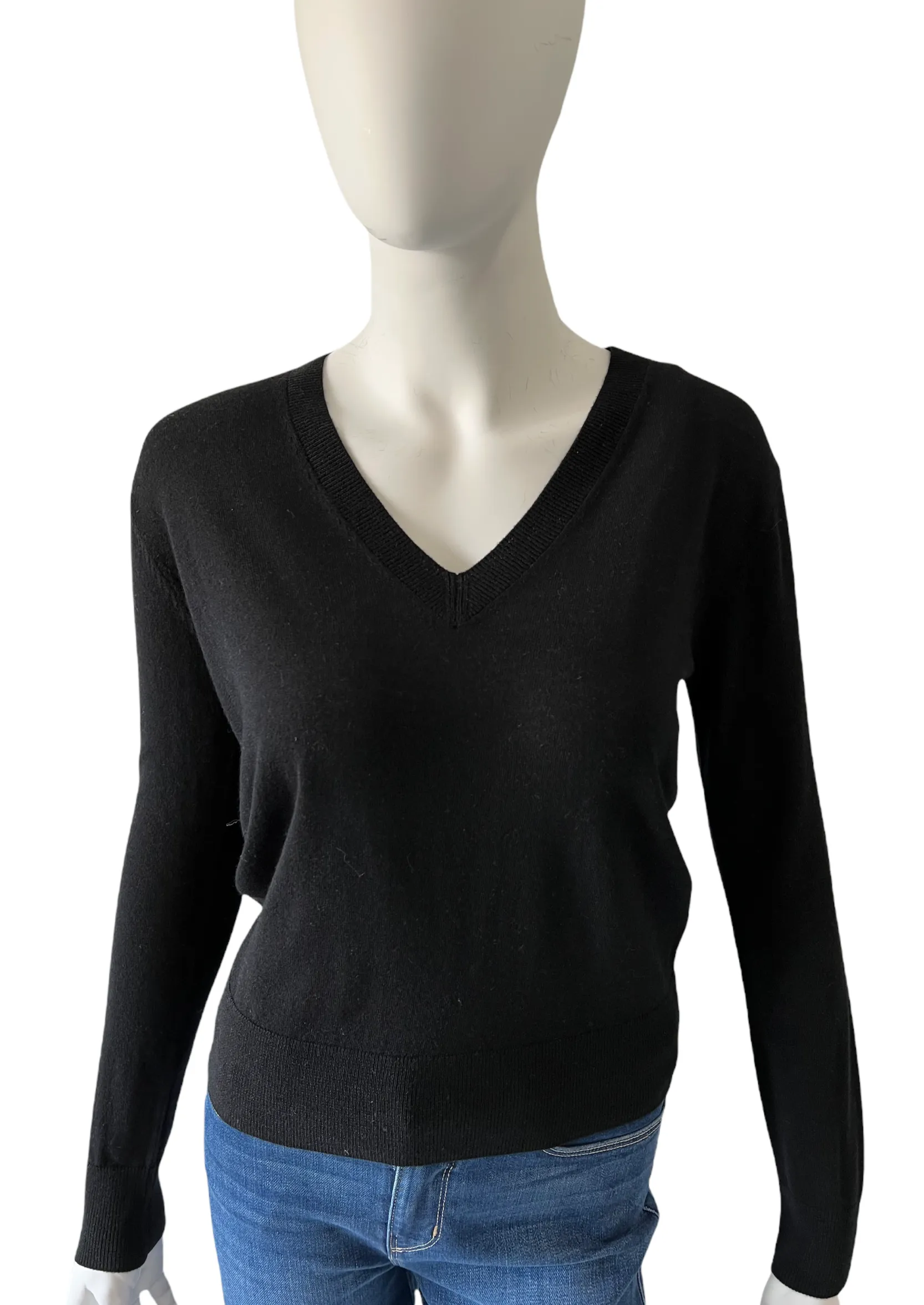 CORE V NECK SWEATER