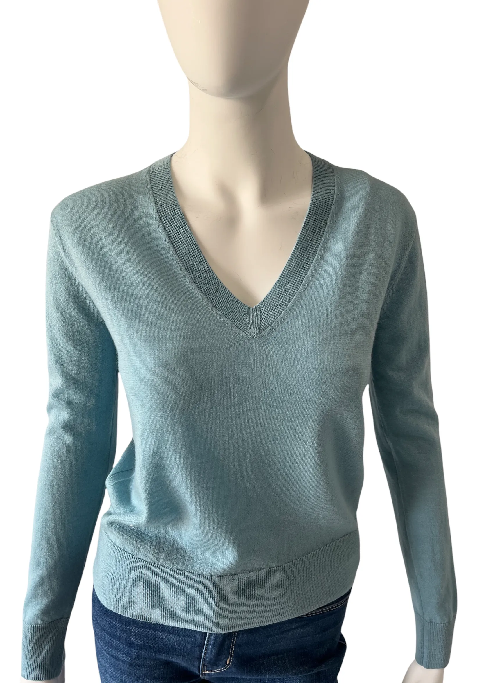 CORE V NECK SWEATER