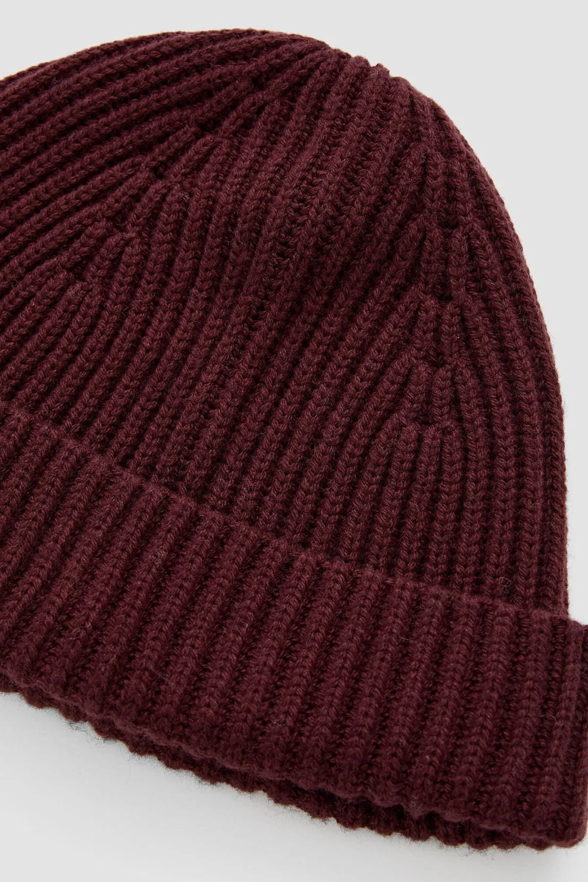 Joseph Light Cardigan Stitch Hat - Merlot