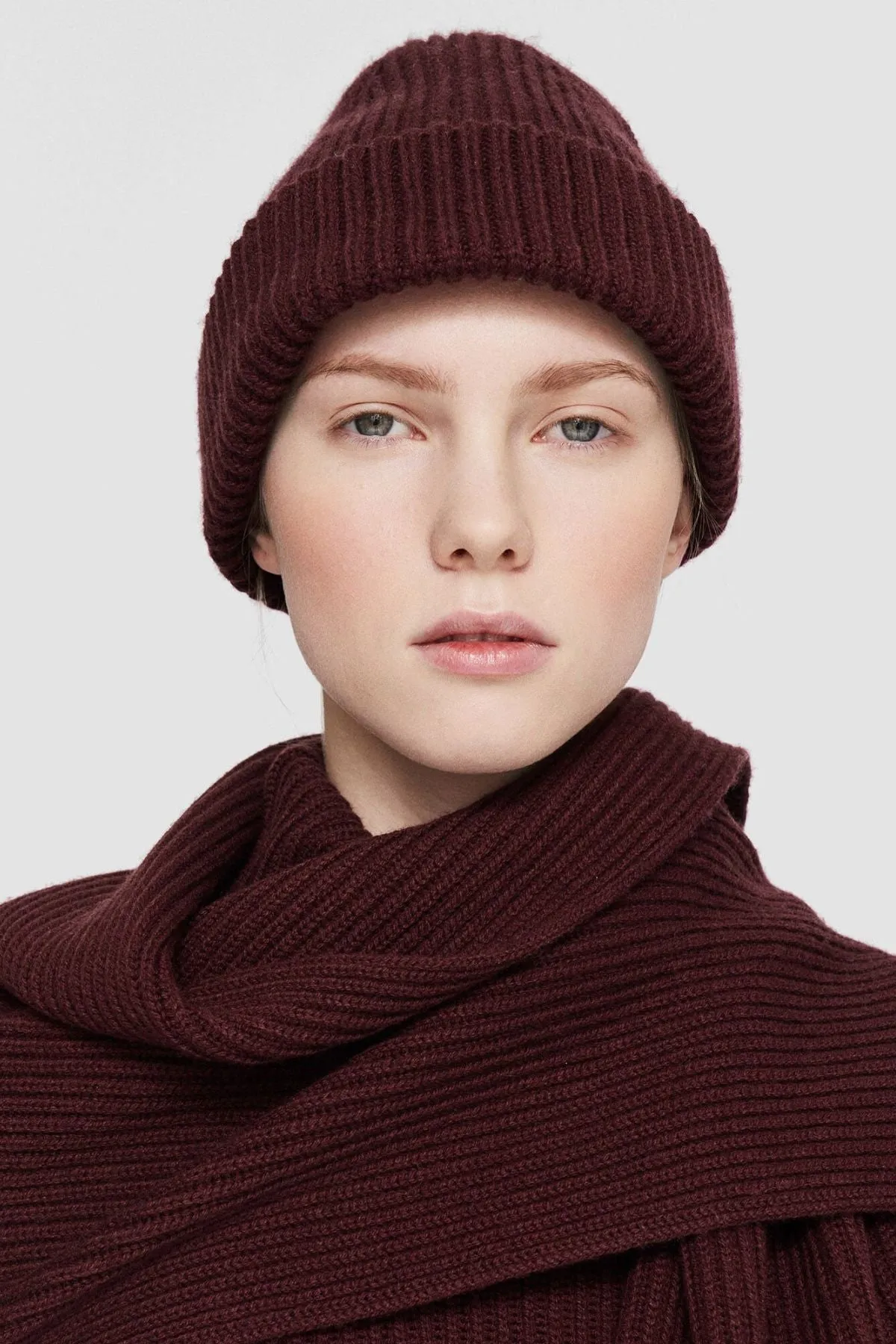 Joseph Light Cardigan Stitch Hat - Merlot