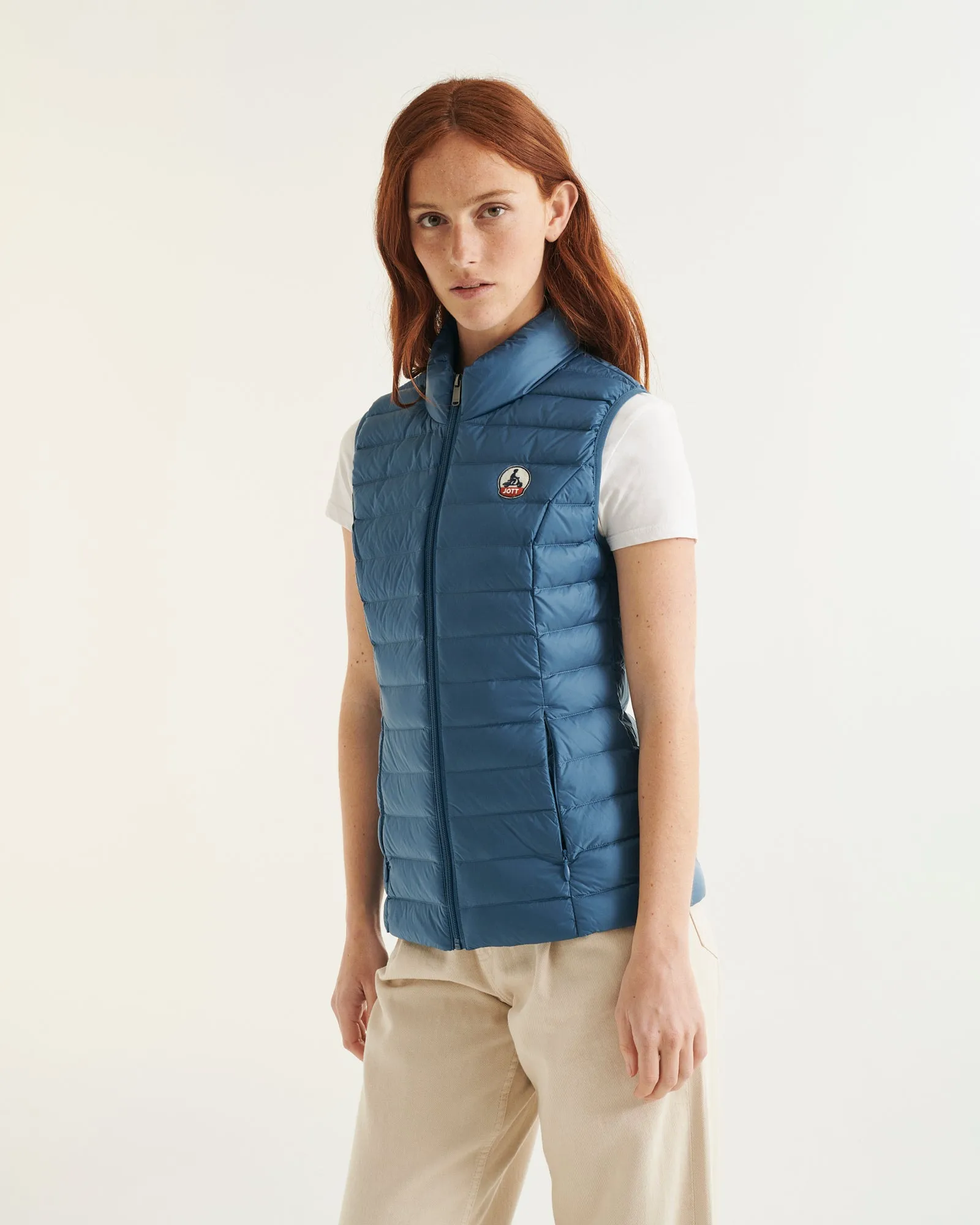 Light sleeveless down jacket Blue jeans Seda